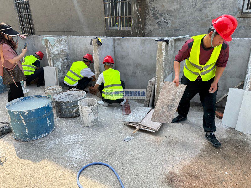 迪拜别墅装修瓷砖工考试现场