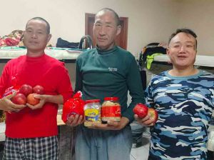 鑫正赴阿联酋迪拜普工师傅每月礼品